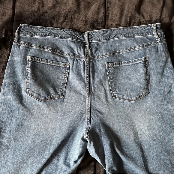 a.n.a Plus Size Wide Leg Button Up Jeans - Picture 9 of 11